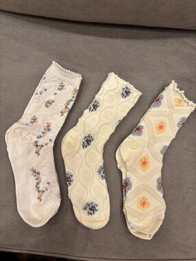 Women's Cream Floral Pattern Crew Socks - Pack of 3